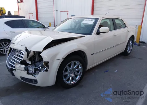 2008 Chrysler 300 Touring z USA, uszkodzony, nr VIN 2C3LA53G28H223801